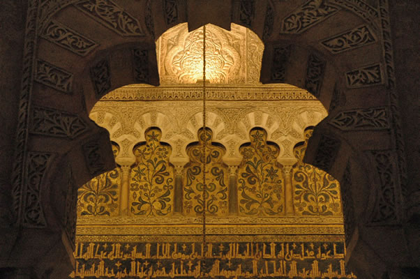 http://thebuilderblog.files.wordpress.com/2008/01/mosque_interior_221_jpg.jpg